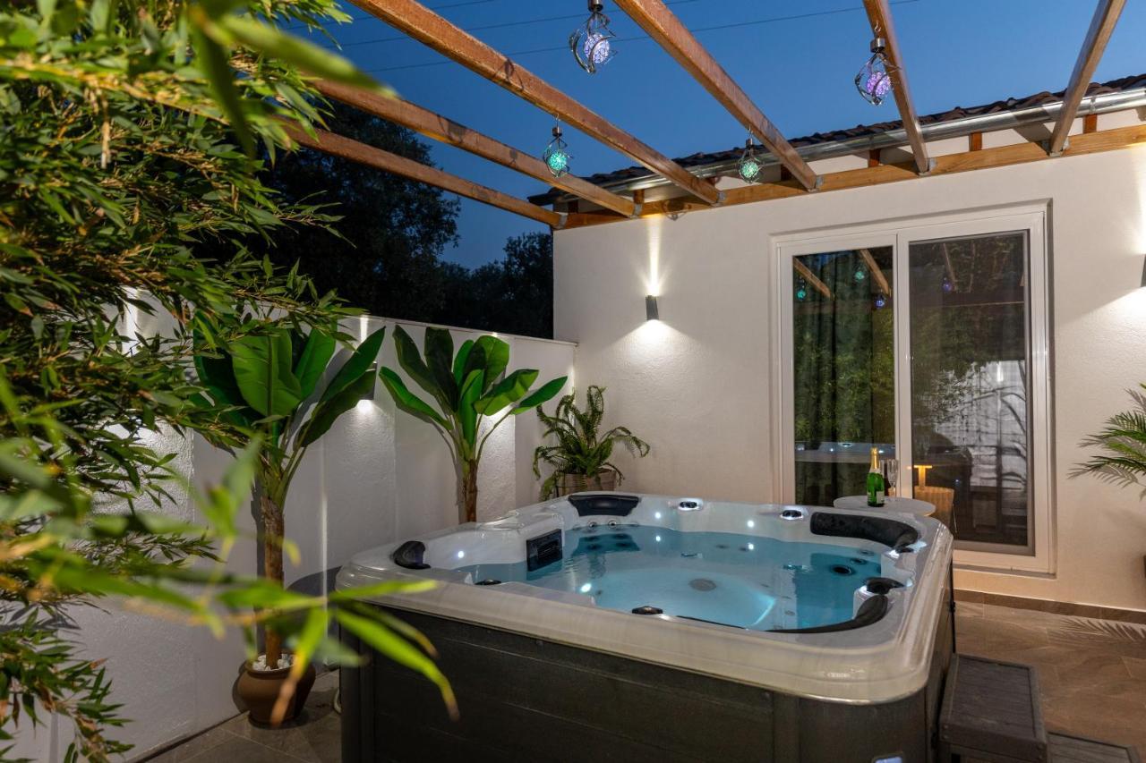 Jacuzzi Deluxe Villa Skala Sotiros Exteriér fotografie